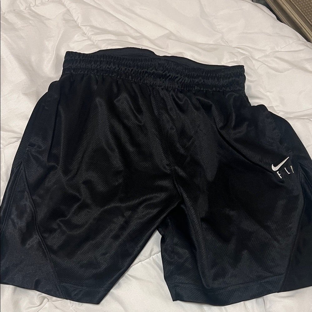 Nike dry fit isofly basketball shorts  black  and white size s